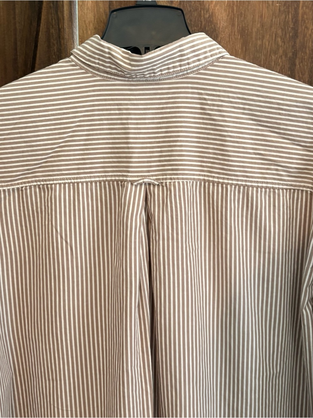 Old Navy Boyfriend Shirt; Tan & White Striped Button-Down Shirt; 2X - Picture 7 of 8